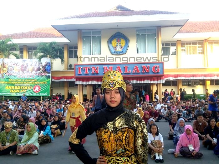 ITN Malang Bintang Flash Mob Itu Bernama Bintang
