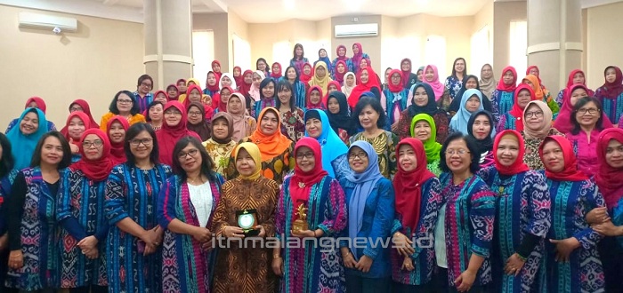 Ibu-ibu Dharma Wanita LLDIKTI Jawa Timur Kunjungi Rukun Ibu ITN Malang