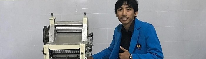 Johan Dwi Purnomo, mahasiswa Teknik Industri D-3 ITN Malang dengan hasil karyanya 'Alat Pencetak Mie Otomatis'