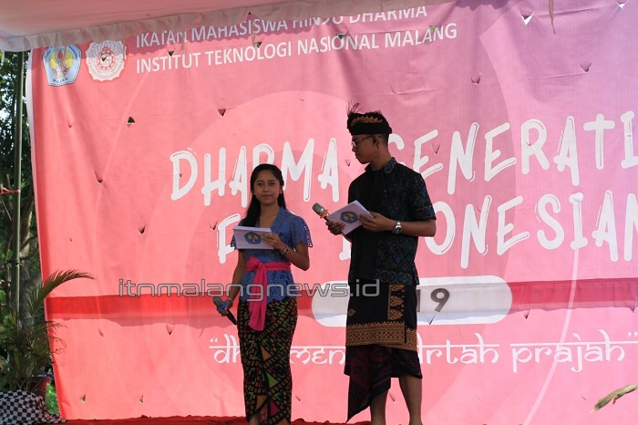 Mahasiswa Hindu ITN malang Gelar Dharma Generation For Indonesia (DGFI) Pertama di Pura