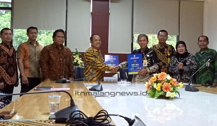 Rektor Universitas Panca Marga Probolinggo Tanda Tangani MoU dengan ITN Malang sambil Reuni