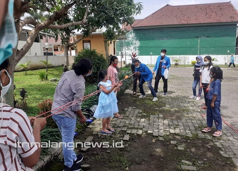 Outbound mahasiswa ITN Malang dan anak-anak Griya Asih untuk menumbuhkan rasa kebersamaan dan membangun kerjasama antar pemain