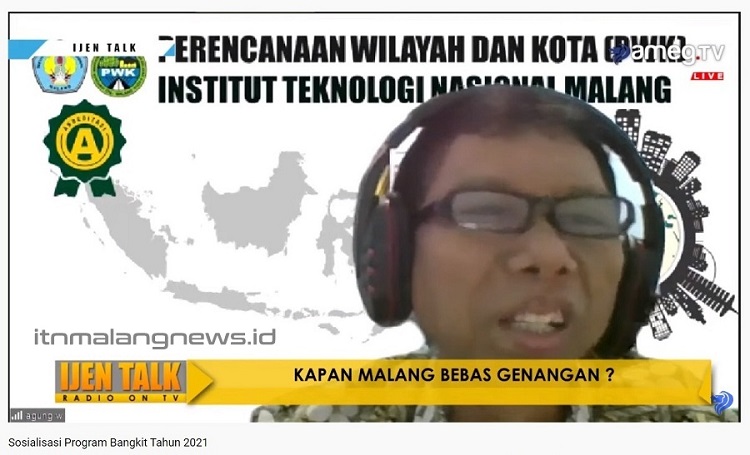 Kaprodi PWK ITN Malang Dr. Agung Witjaksono, ST MT saat menjadi pembicara dalam acara Ijen Talk, City Guide 911 FM