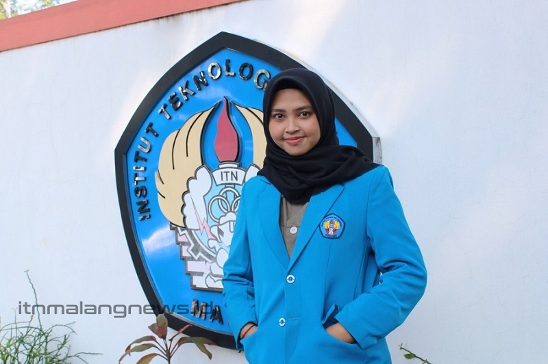 Tutut Suryani lulusan terbaik Teknik Informatika S-1 ITN Malang pada wisuda ke 64-65 ITN Malang Tahun 2021
