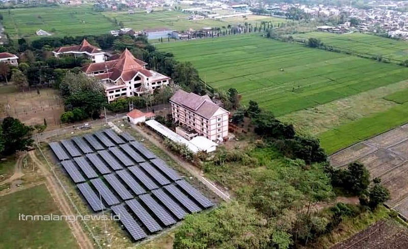 Pembangkit Listrik Tenaga Surya (PLTS) 500 KWp0,5 MWp yang berlokasi di Kampus 2 ITN Malang terbesar skala perguruan tinggi di Pulau Jawa