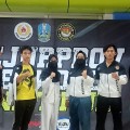 Amri Mahardika Pujana, pelatih sekaligus alumnus ITN Malang bersama atlet Taekwondo ITN Malang, di Kejurprov Jawa Timur 2021