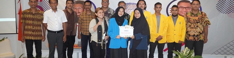 Juara 1 Madya Bintang Jelnyta mahasiswa ITN Malang (jas biru), bersama Tim Akuatis, dan tim juri Lomba Nasional Karya Cipta Inovasi Berbasis Lahan Kering Kepulauan, Undana 2021