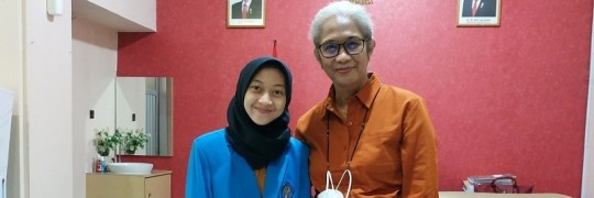 Madya Bintang Jelnyta, mahasiswa Teknik Industri S-1 ITN Malang bersama Ketua DPRD NTT Ir. Emelia Julia Nomleni