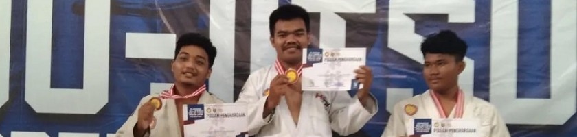 Rizky Mulatiif Okdiyantino, atlet Jujitsu ITN Malang merah medali emas kelas +77 Fighting, kejuaraan Jujitsu Open Se–Jawa Timur, Piala Bupati Ngawi