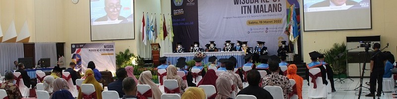Suasana wisuda hibrid ITN Malang Wisuda ke-67 Periode 1 Tahun 2022, di Auditorium Kampus 1 ITN Malang