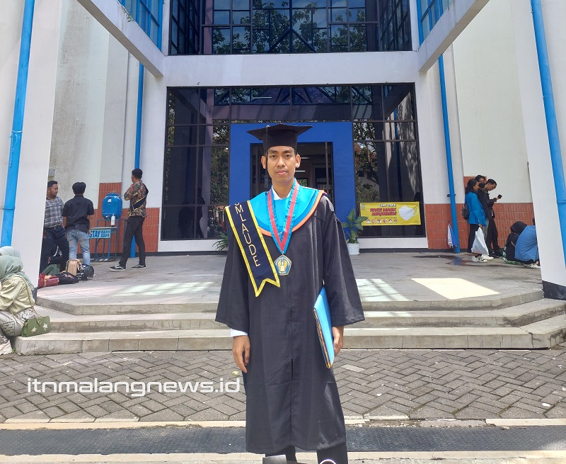 Kadek Wahyu Adi Pratama lulusan terbaik Teknik Sipil S-1, Fakultas Teknik Sipil dan Perencanaan (FTSP), ITN Malang, wisuda ke 68 tahun 2022.