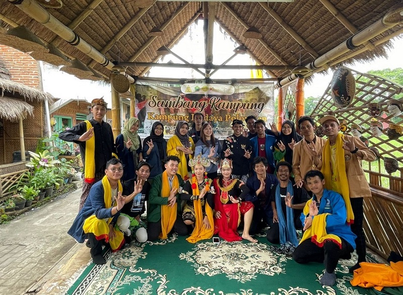 Mahasiswa Program Pertukaran Mahasiswa Merdeka (PMM) di ITN Malang mengunjungi Kampung Budaya Polowijen (KBP), Kecamatan Blimbing, Kota Malang