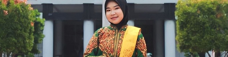 Siti Fathimah mahasiswa Arsitektur ITN Malang memakai pakaian adat Aceh saat menari Tari Ratoh Jaroe (1)